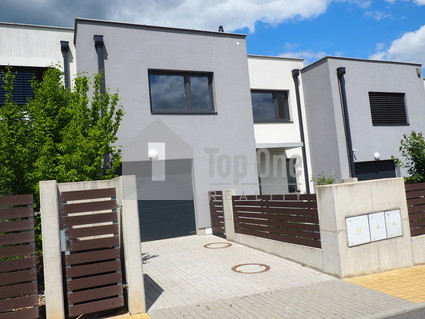 Pronájem ŘRD 5+kk 180m2 s garáží, pozemek 256 m2, Roztoky, Železná - Fotka 2